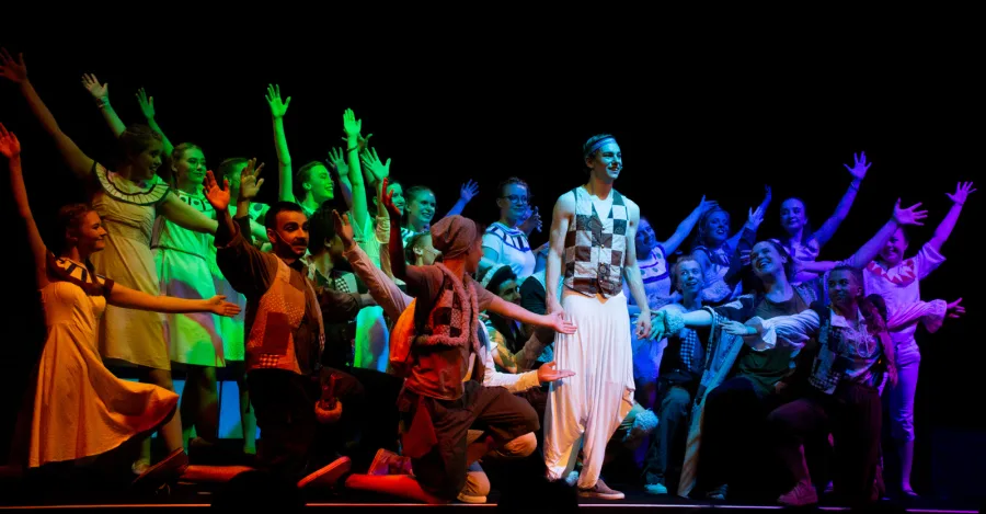 Joseph and the Amazing Technicolor Dreamcoat