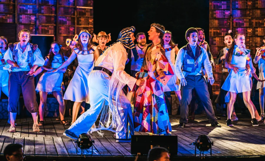 Joseph and the Amazing Technicolor Dreamcoat